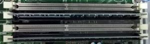 RAM Slots im Inneren eines Computers
