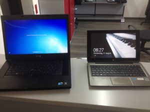 Dell und Aldi Notebook auf einem Schreibtisch